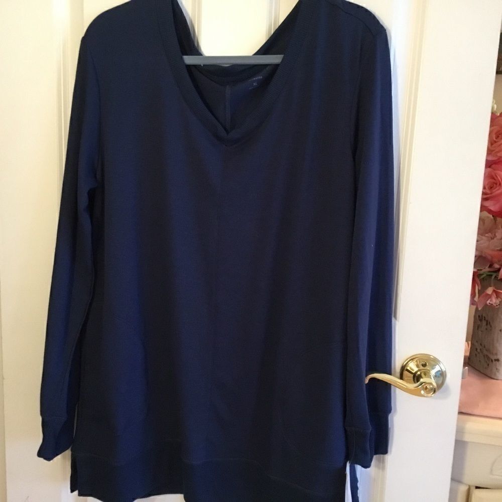 SALE. BUY 2/$30. NWT Womens Sz M 3/4 SLeeve Navy Blouse